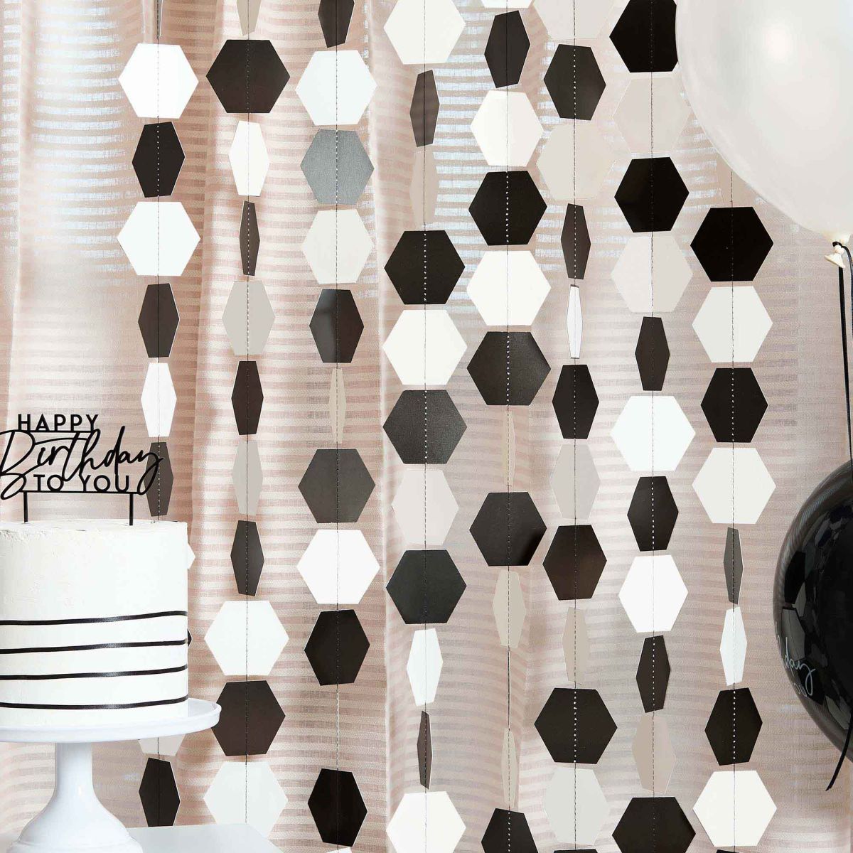 Monochrome Card Circle Backdrop Garland 20m