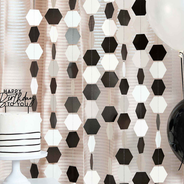 Monochrome Card Circle Backdrop Garland 20m